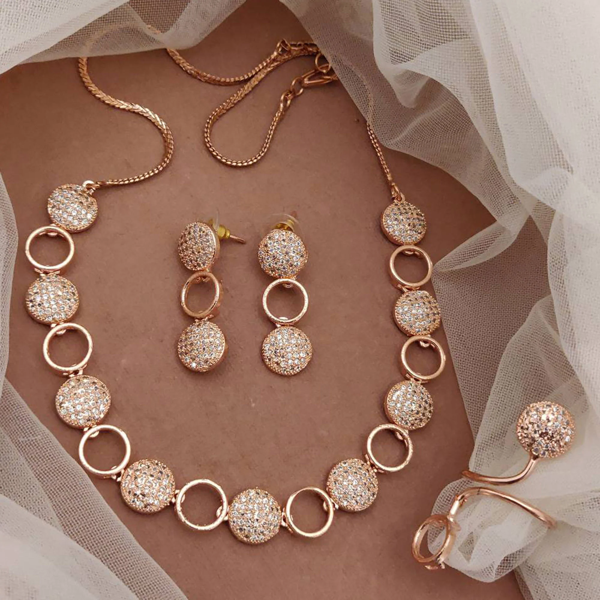 Read more about the article Why Rose Gold Jewelry is Still Trending 2024