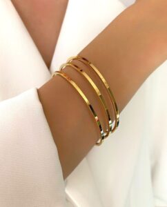 minimalist gold bangle
