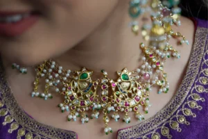 Read more about the article Matching Kundan Jewellery With Western Outfits: Styling Tips