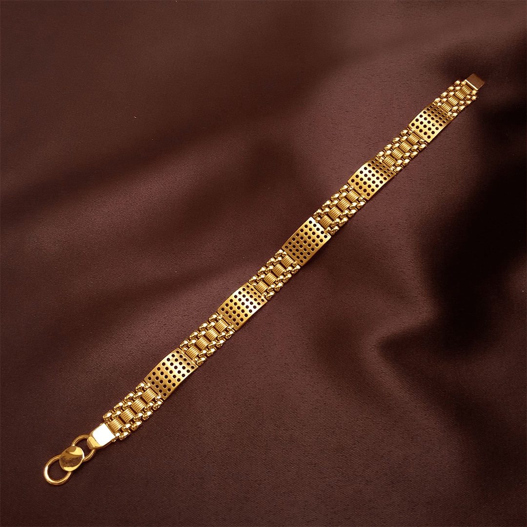 Read more about the article Elegant Style: Gold Bracelet for Men Trends