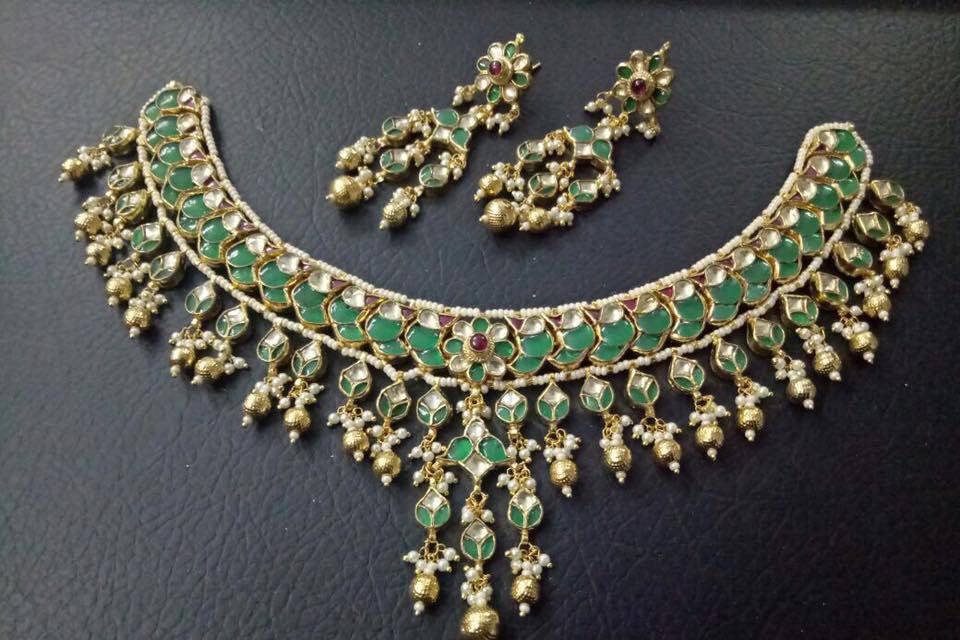 You are currently viewing The Right Time to Buy Gold Jewellery for Weddings