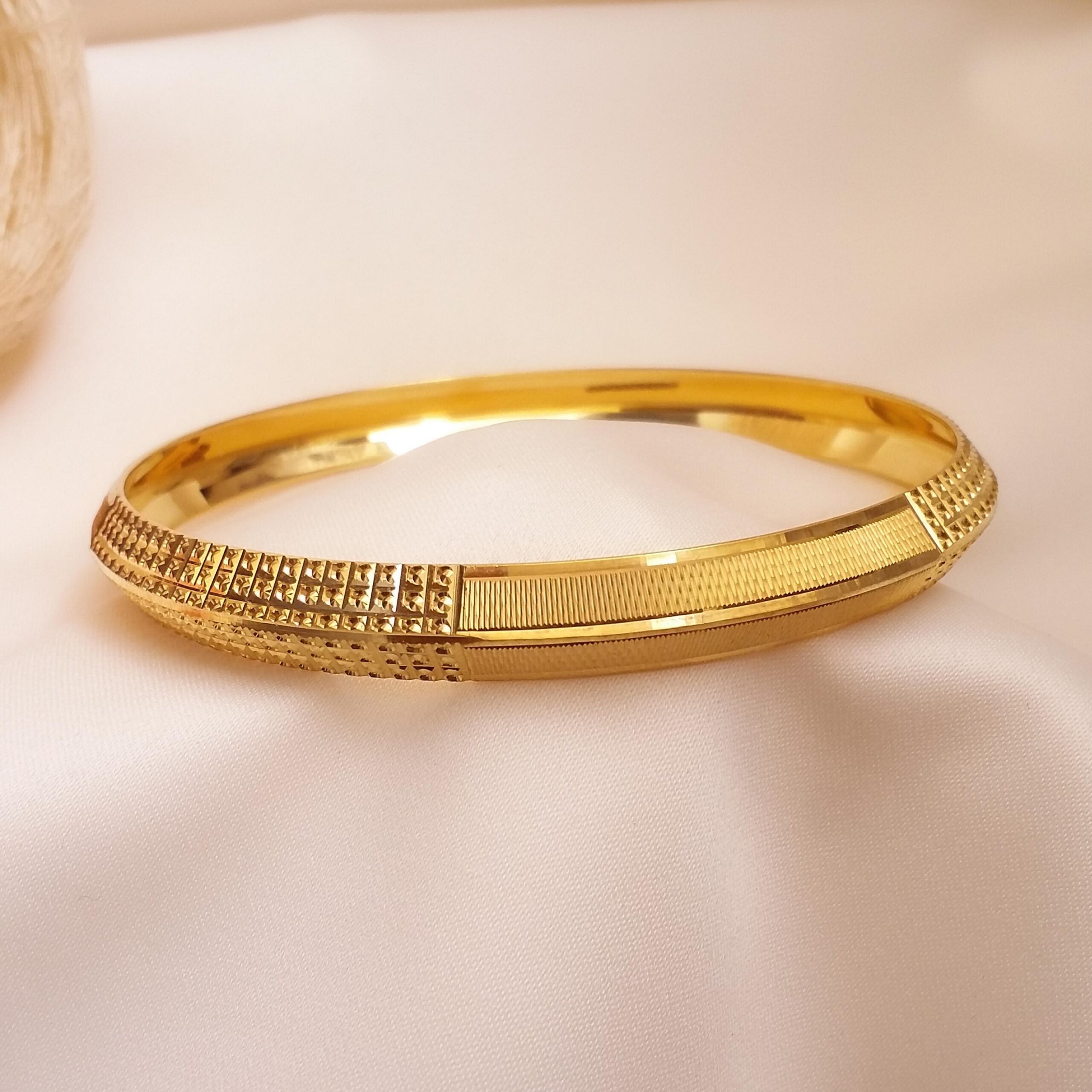 Read more about the article Gold Kada for Men: The Ultimate Symbol of Strength