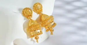 Read more about the article Elegant and Timeless – Earring Gold Jewellery Design