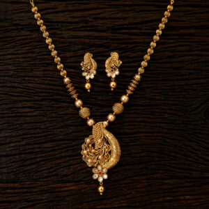 Read more about the article Latest Trends in Gold Pendant Sets for Women
