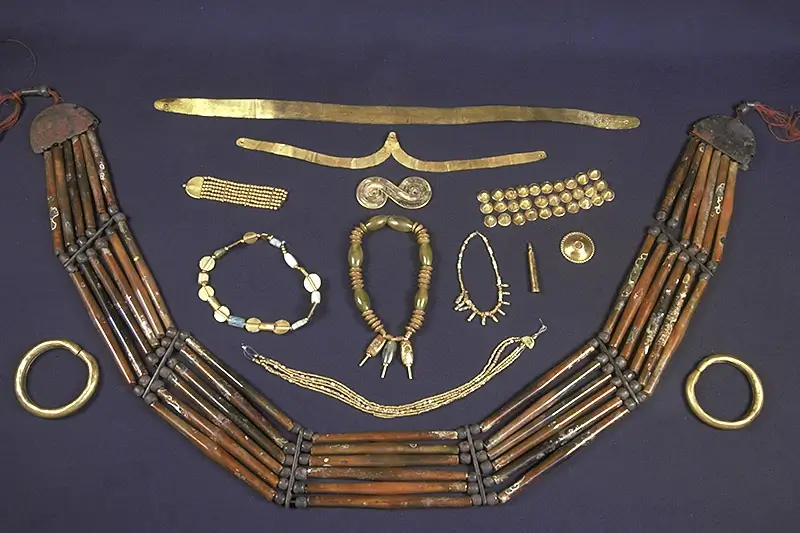 Full Arm Bangles or Kada Sets Are Outdated Jewellery Trends 2025