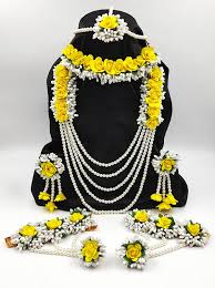 Read more about the article Jewellery for Haldi Ceremony Outfits