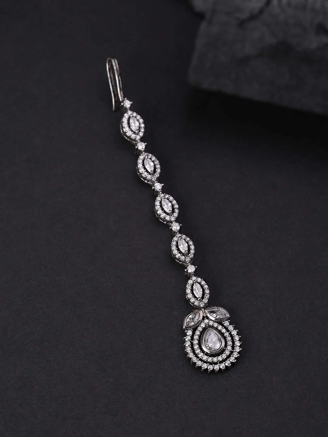 a Diamond-Encrusted Silver Maang Tikka